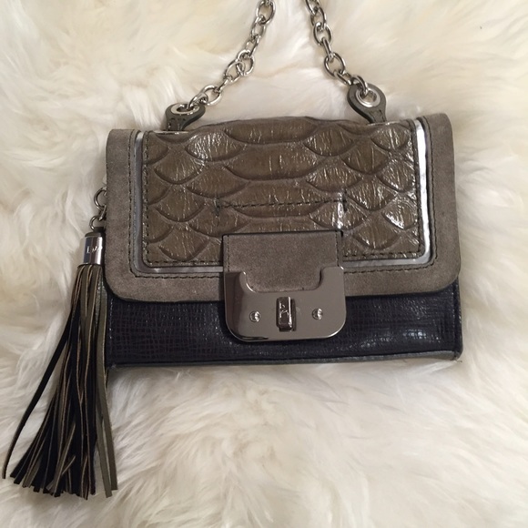 ‼️SOLD‼️Authentic DVF small shoulder bag - Picture 3 of 4