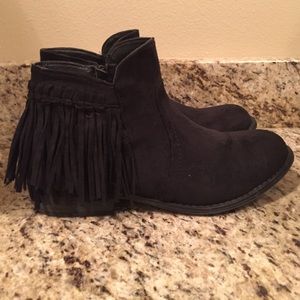 WILD DIVA Black Fringe Booties