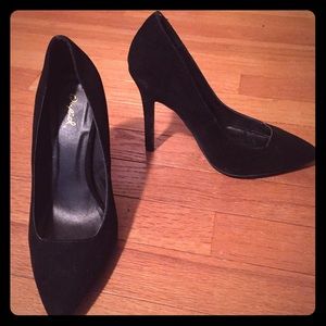 Black Velvet Pointed Toe Heels