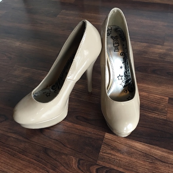 Nude shiny leather platform heels size 7.5 - Picture 1 of 4
