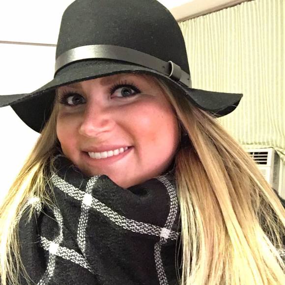 Meet your Posher, Steph - Picture 1 of 1