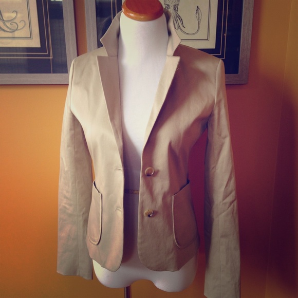 Size 6 Theory blazer - sand color, tailored fit!