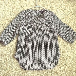 French Connection, 3/4 sleeve, keyhole top.