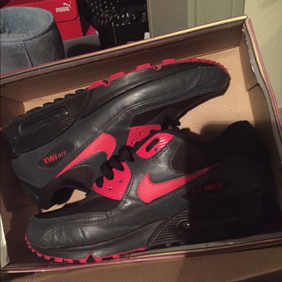 Sneakers - Picture 2 of 4