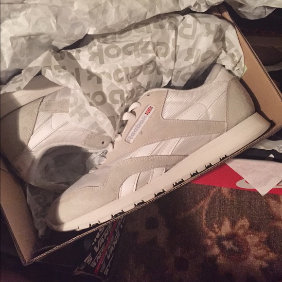 Sneakers - Picture 3 of 4