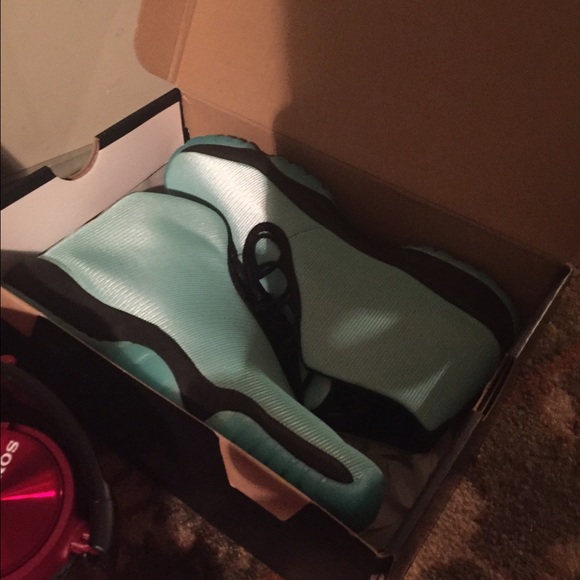 Sneakers - Picture 4 of 4