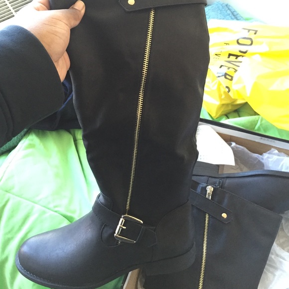 Black knee high forever 21 boots NEVER BEFORE WORN