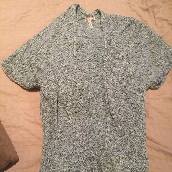 Kirra Sweater size med
