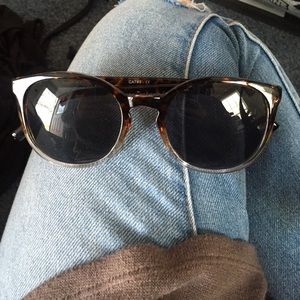 Tortoises shell and clear sunglasses