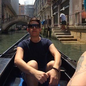 Meet your Posher, Eduardo