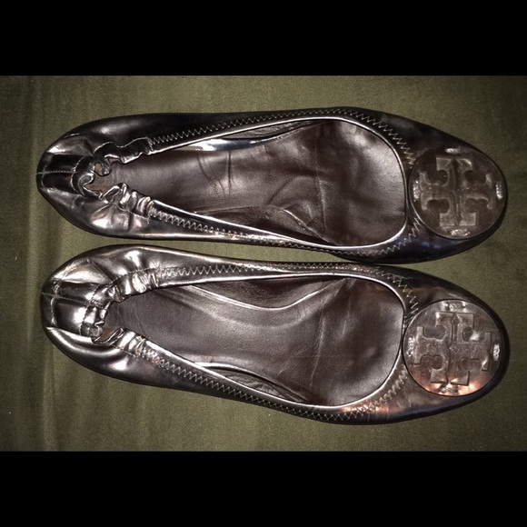BARELY WORN: Tory Burch Silver Flats