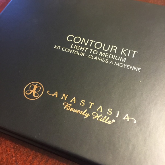 Anastasia Beverly Hills powder contour