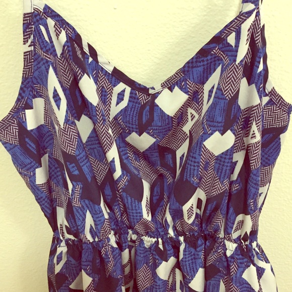 Cute geometric dress with triangular cutout❤️