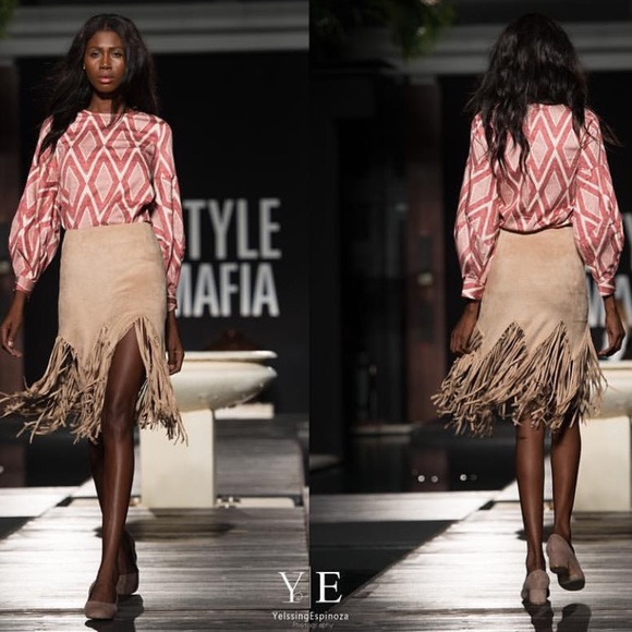Style Mafia Dresses & Skirts - Beige soft suede fringe skirt neoprene light