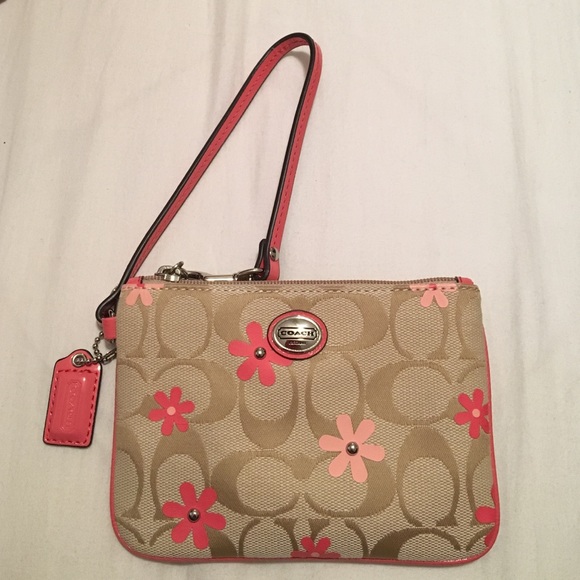 Coach Daisy Signature Floral Wristlet Clutch