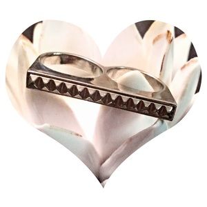 ✨Trendy, edgy silver-toned bar double ring