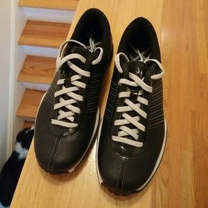Never worn Nike golf shoes