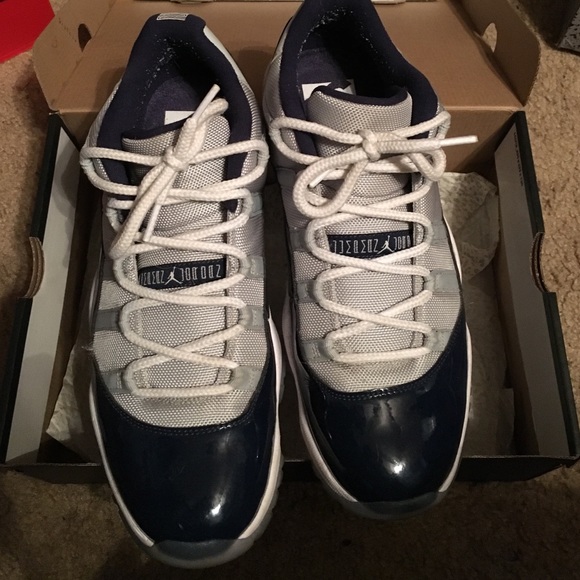 Georgetown low top 11s - Picture 2 of 4