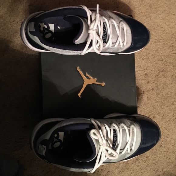 Georgetown low top 11s - Picture 3 of 4