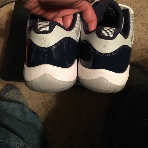 Georgetown low top 11s - Picture 4 of 4