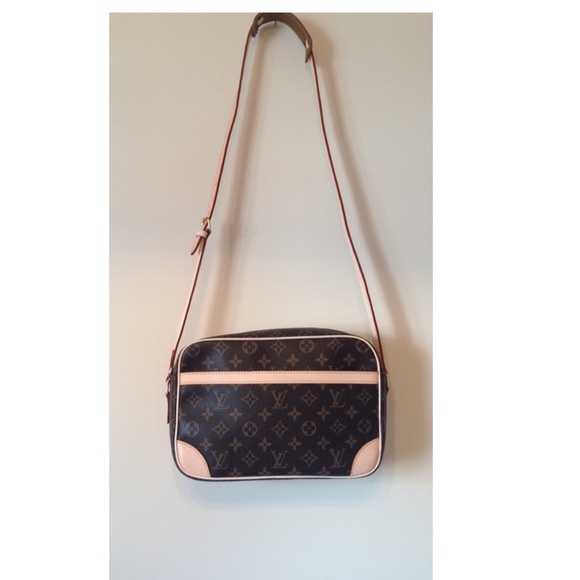 Louis Vuitton shoulder bag