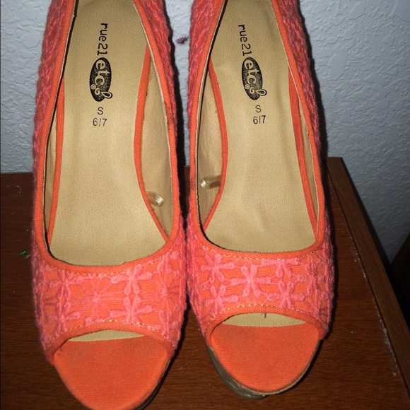 Peach heels size 6,7