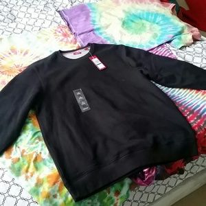 Size Large Black Izod pullover crew neck sweater.