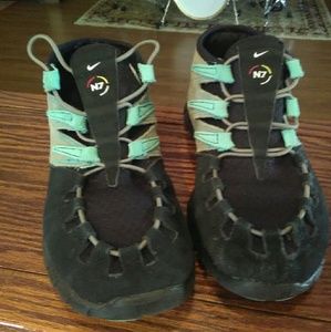 Nike N7 Free Runs