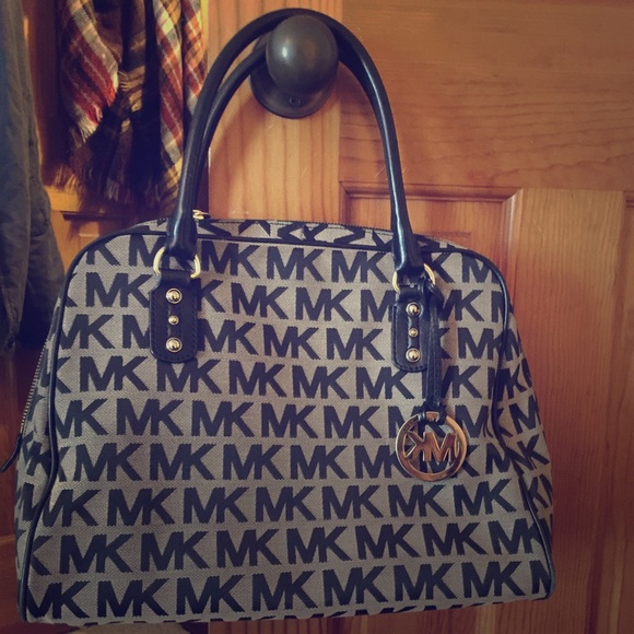 Michael Kors bag - Picture 1 of 3