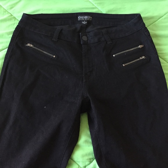 black skinny jeans with zipper accent