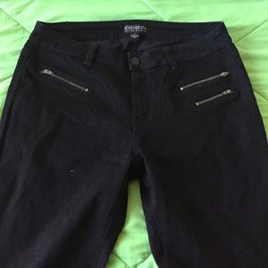 black skinny jeans with zipper accent