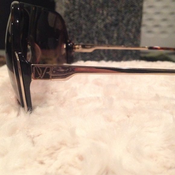 Diane Von Furstenberg sunglasses - Picture 2 of 3