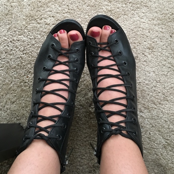 Steve Madden Shoes - Steve Madden lace up "scandalus" heel