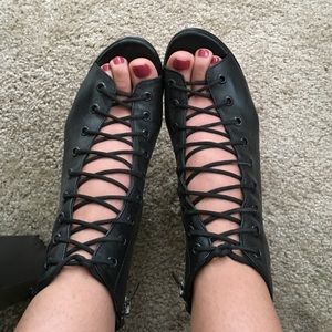 Steve Madden lace up "scandalus" heel