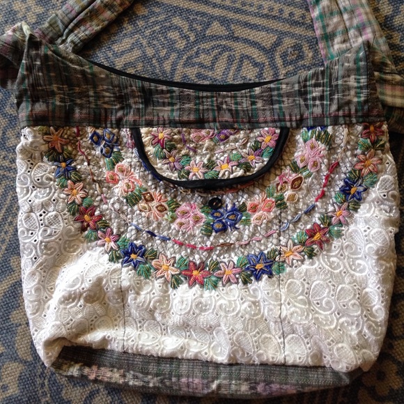 🌈BUNDLE ME FREE🌈Lace + Embroidery Crossbody Bag