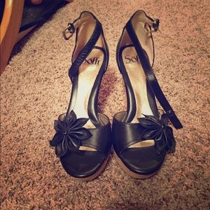 Söfft peep toe heels