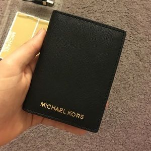 Michael Kors Phone-Charging Wallet