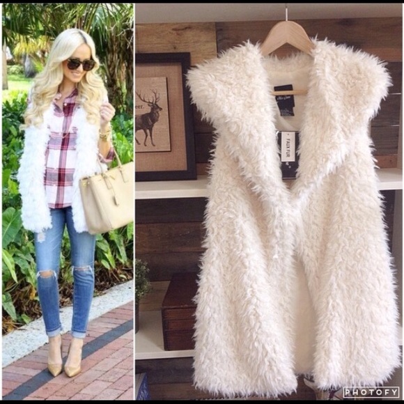 🎉 NWT!! White Fur Vest