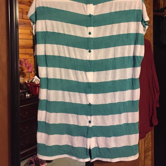 Ribbed button back tee - Picture 2 of 3