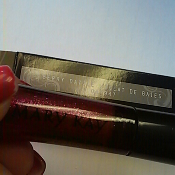 Mary Kay lip gloss - Picture 1 of 3