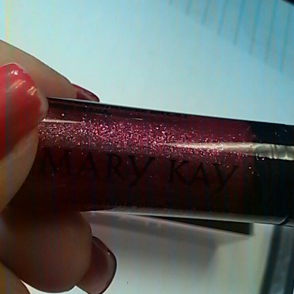 Mary Kay lip gloss - Picture 2 of 3