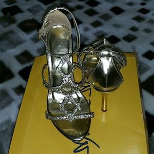 MARICHI MANI Gold Heels