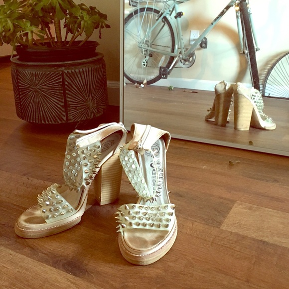 Jeffrey Campbell heel 🏵