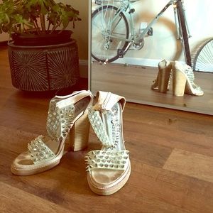 Jeffrey Campbell heel 🏵