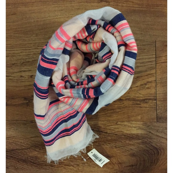 Gap Scarf