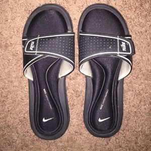 Size 8 Nike Slides