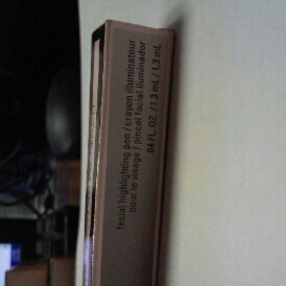Mary Kay facial highlighting pen - Picture 2 of 3