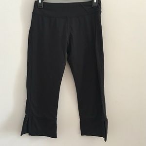 Kyodan black crops. With slit opening at legs