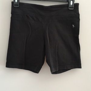 Dansko fitted work out shorts. Medium length.