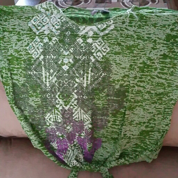 Sleeveless top - Picture 1 of 3